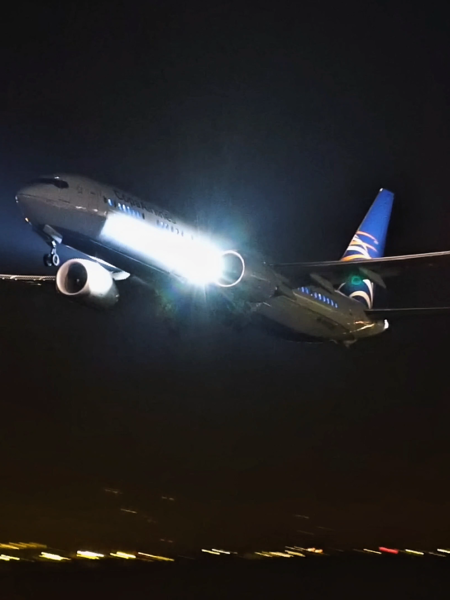 COPA AIRLINES B737 MAX 9   . #aviation #aviationlife #planespotting #night #boeing #fyp #fypシ #foryoupage 