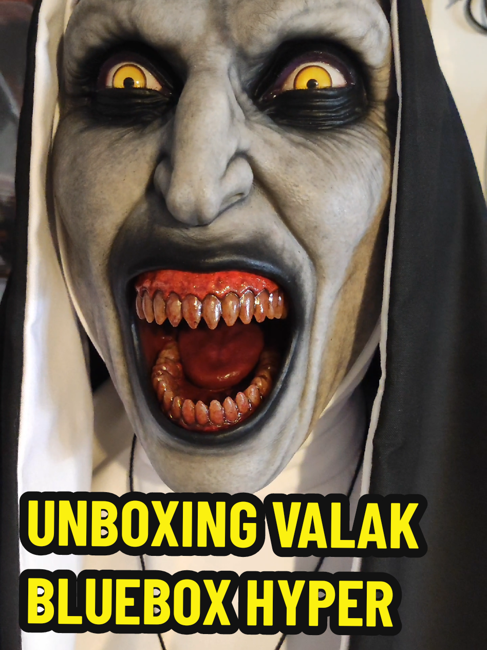 C'est le buste le plus flippant que j'ai jamais eu 😍🔥 Vos avis ?? #conjuring #valak #thenun #horrorcollection #horrorcollector #unboxing #unboxingvideo #filmhorreur #horreur #horrortok #warren #statue #blueboxhyper 