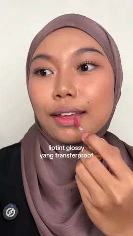 ini tuh liptint tapi kayak di-coat gloss yg biasa ada di lipglaze  #liptint #bibirgelap  #transferproofhero #focallure 