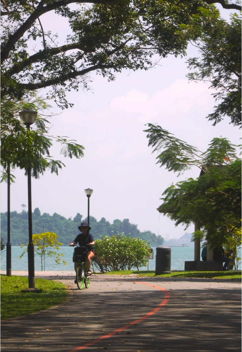Siglap, a place where every street, every moment tells a story of our community, connection and belonging. Here, life moves at its own gentle pace, where the simple joys are cherished, and the bonds between neighbours grow stronger with time. It’s not just about the places, but the people who make these spaces special. ❤️ #EastCoastPlan #CaringEastCoast #VibrantEastCoast #GreenEastCoast #Siglap #communityspirit #foryou
