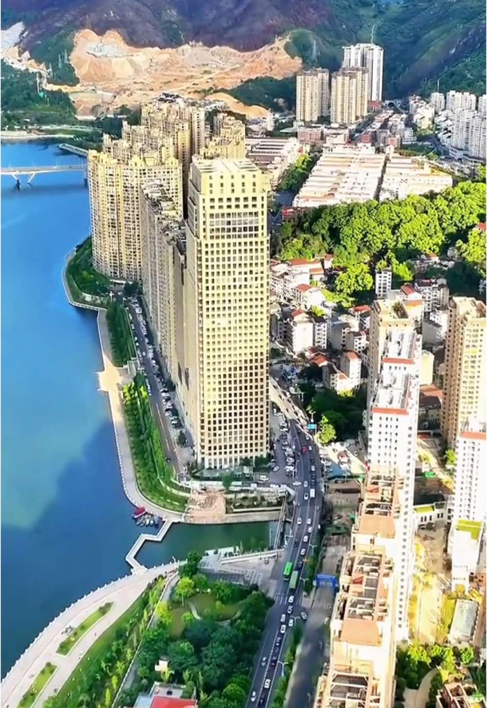 This is Qingtian county in China 🇨🇳.Qingtian County is truly a hidden gem among the counties in Zhejiang Province! It is majestically located in the southeastern part of Zhejiang Province, under the jurisdiction of Lishui City, and is closely adjacent to Yongjia and Ouhai Districts of Wenzhou City. The transportation network here is crisscrossed, with roads and railways extending in all directions. As the only seaport for Lishui, Wenxi Port connects rivers and seas, continuously injecting surging impetus into the regional development.#chinatravel #china🇨🇳 #带你看中国 #asian #中国 #中国人 #sceneryvideos #chinese #sceneryvideo #Travel #travelling #chinastyle #buildings #qingtian #chinaa 