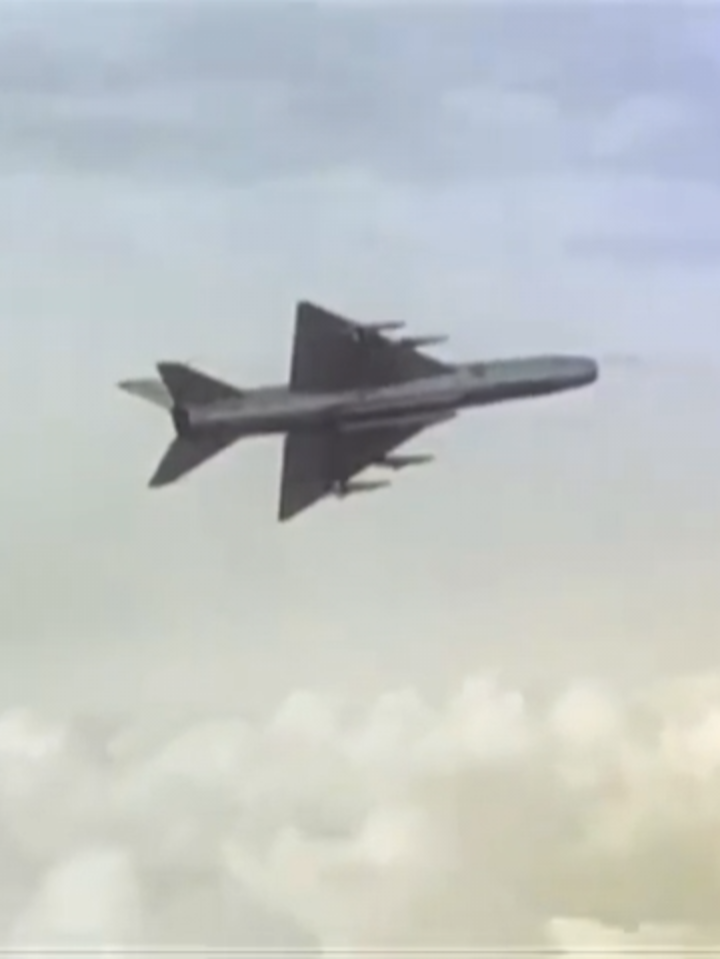 MiG-21 🤯 #fyp#foryoupage #mig21 #mig21lancer #ussr #ussrairforce #airforce