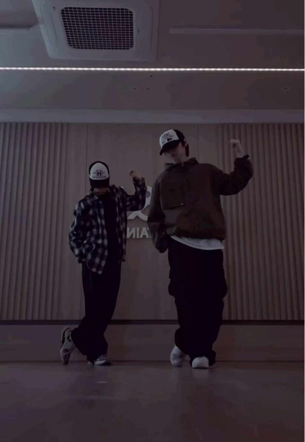 𝐁𝐥𝐚𝐡🐈‍⬛ 𝐁𝐥𝐚𝐡🐅  #AHOF #아홉 #HAN #박한 #JUWON #박주원