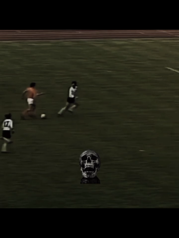 Kaiser. 🇩🇪💀 #franz #beckembauer #kaiser #alemania #bayernmunich #holanda #johan #cruyff #barcelona #ajax #mundial #copadomundo #1974 #BalonDeOro #ChampionsLeague #theartofdefending #goat🐐 #defense #vs #rivalidad #eurocopa #💀 #Edit #fyp #viralvideos #paratiiiiiiiiiiiiiiiiiiiiiiiiiiiiiii 