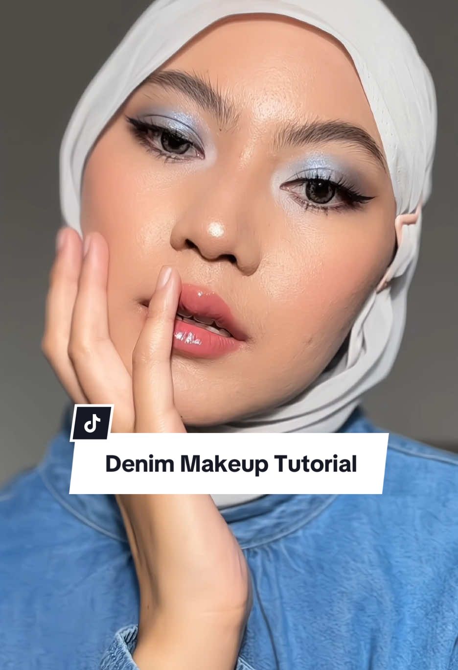 Denim makeup tutorial💙 #makeuptutorial #bluemakeup #makeuplook 