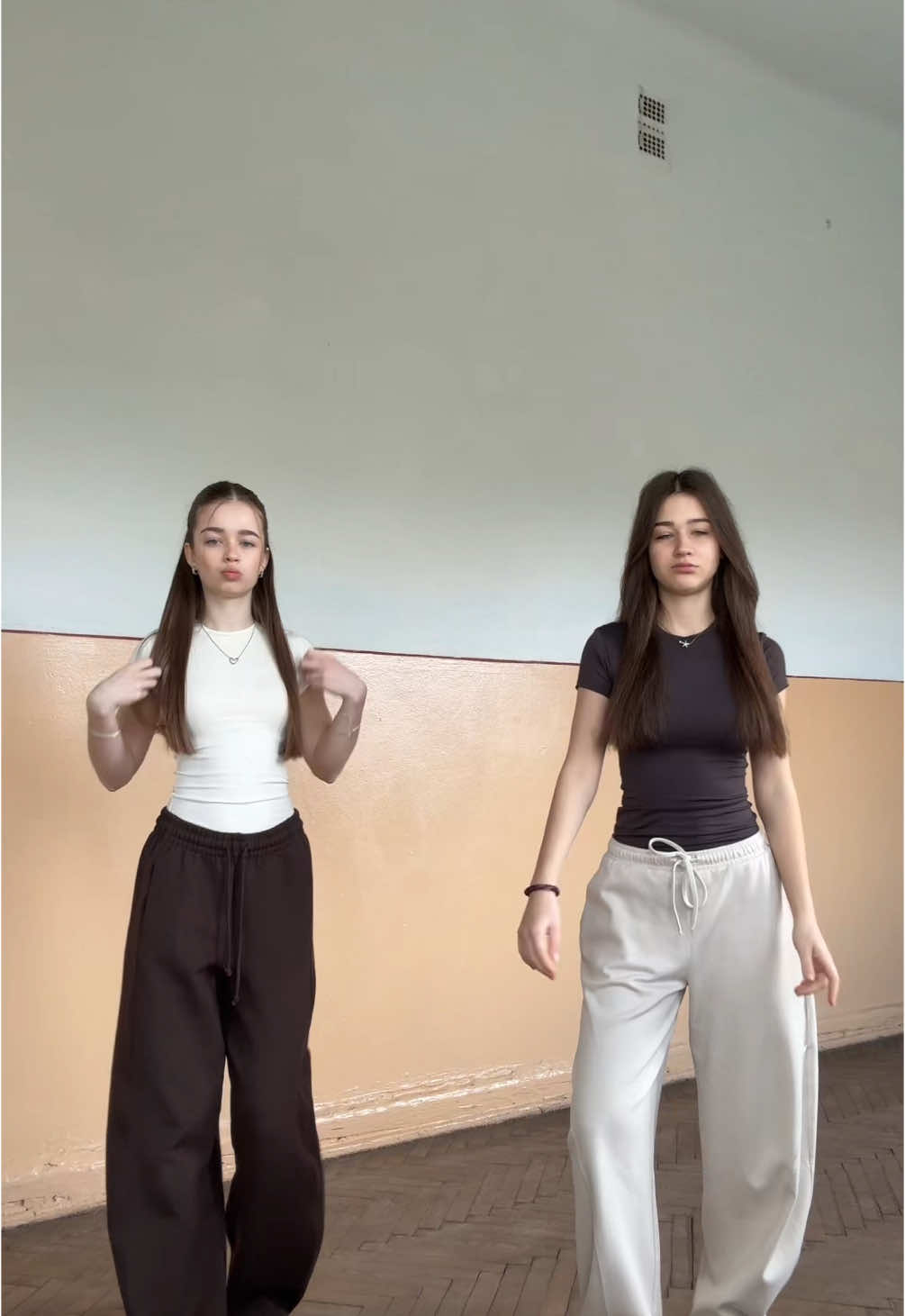 в нашій інсті : abayudno.bro_cooperation , є посилання в сторіс і в дописі 🤍 @zlata @@k.tanywx #recommendations #fyp #on #rec #abayudnobro #girls #brunette #ukraine 