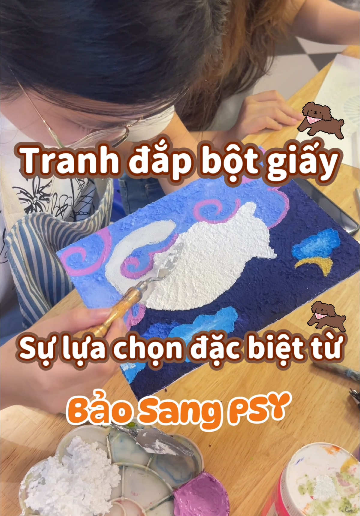TRANH ĐẮP BỘT GIẤY - bạn có biết? Đột phá từ Bảo Sang PSY: Bột giấy bền đẹp, chống ẩm mốc! Sau 7 năm nghiên cứu và thực hành, BẢO SANG đã phát triển công thức độc quyền với những chất phụ gia đặc biệt, khắc phục nhược điểm của chất liệu bột giấy thông thường.  🔹 Giữ màu lâu bền, không bị phai theo thời gian. 🔹 Chống ẩm mốc, co giãn do thời tiết. 🔹 Độ bền cao, thích hợp trưng bày lâu dài. Bạn đang tìm kiếm một phương pháp thư giãn hiệu quả, vừa giải tỏa căng thẳng, vừa nuôi dưỡng tâm hồn và khơi dậy tiềm năng sáng tạo? Hãy thử sức với tranh đắp nổi bột giấy! Không cần là nghệ sĩ chuyên nghiệp, chỉ cần một chút khéo léo và sự kiên nhẫn, bạn đã có thể tạo nên những tác phẩm nghệ thuật độc đáo, mang đậm dấu ấn cá nhân. Tham gia ngay Workshop Tranh Đắp Bột Giấy tại Bảo Sang PSY! Sáng tạo để thấy lòng nhẹ như mây! #tamlyhoc #LearnOnTikTok #baosangpsy #tranhdapnoi #artist #arttherapy #tamlyhocmoingay 