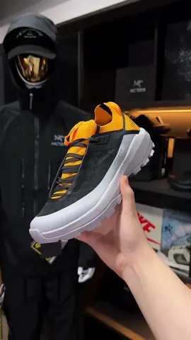 Arcteryx new shoe display, brave people experience it first#ski #skills #foryou #for #fyp #goretex #usa🇺🇸 #fashiontiktok #outdoorsport #Outdoors #arcteryx #fypシ #skiing #usa_tiktok #shoe 