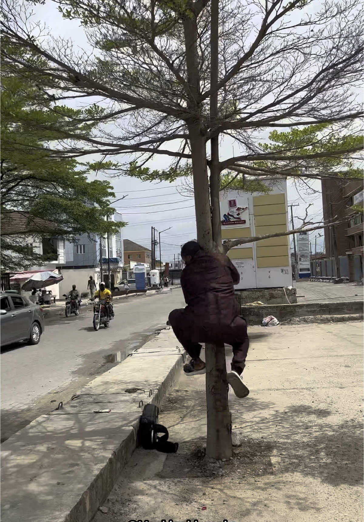 🤣Crazy snake prank 🐍🤣😂😂😂 😂😂share after watching😂😂😂 🎵song by @Kcp2 Vam vam vam out now! 500k Naira Openverse Challenge Going on right now!! Use the sound and tag the artist!!  #reels #pranks #Machigoldpranks #viral