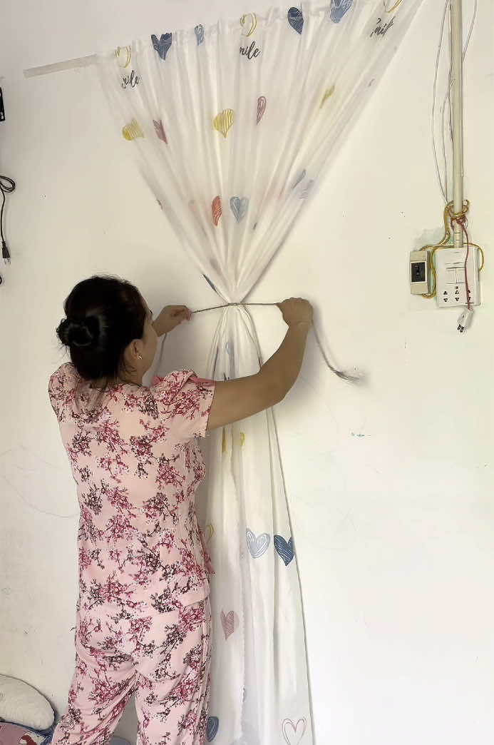 Rèm dán tường tiện lợi. Không cần đục khoét khoan tường gì cả  @EmNhiLongAn  @EmNhiLongAn  @EmNhiLongAn #emnhilongan #remdantuong #remdantuongkhongkhoanduc 