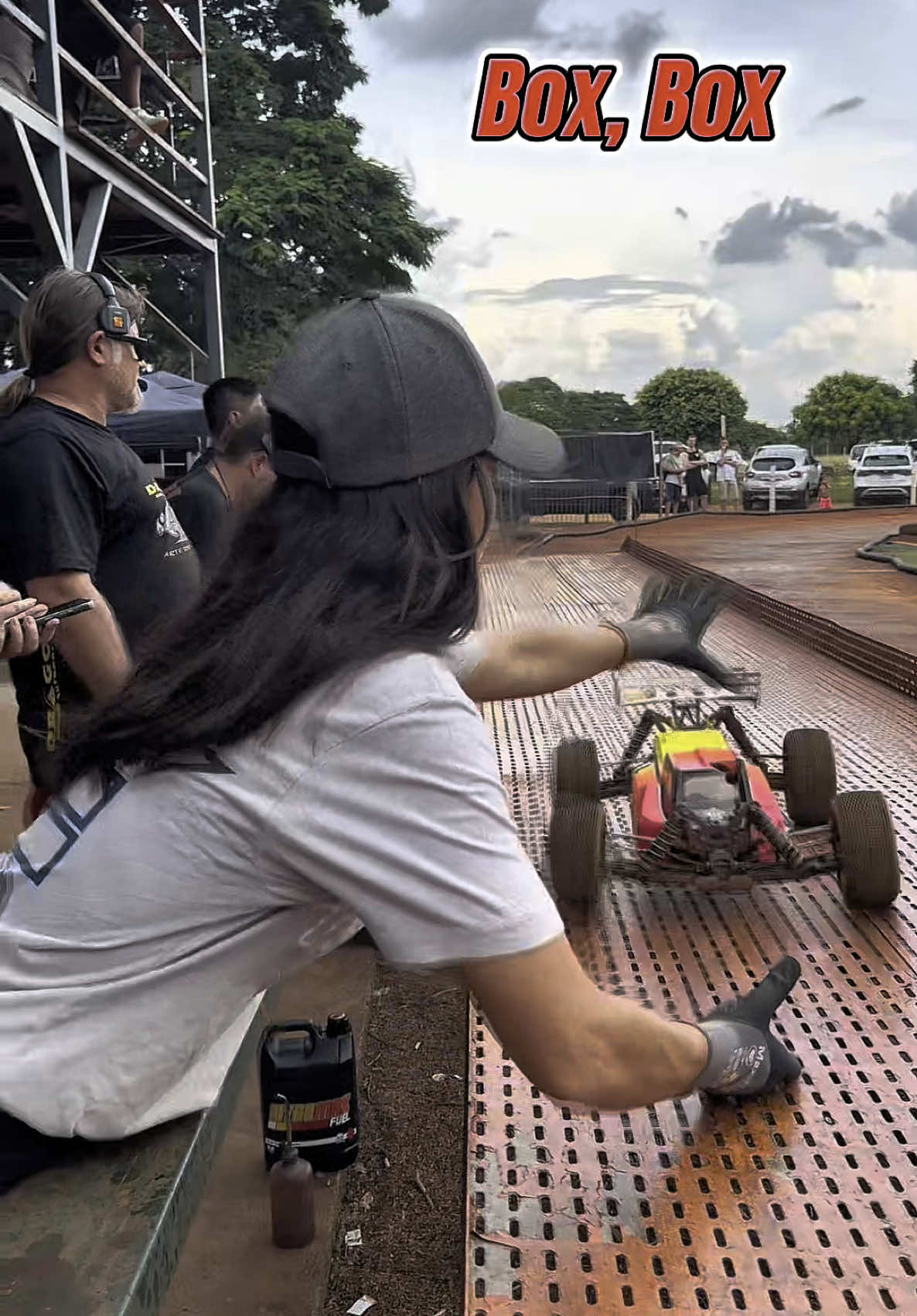 Abastecendo o “Caminhão” com combustível NITRO! Automodelismo #Motorsport #racing #controleremoto #saopaulo #brasil #hobby #f1 