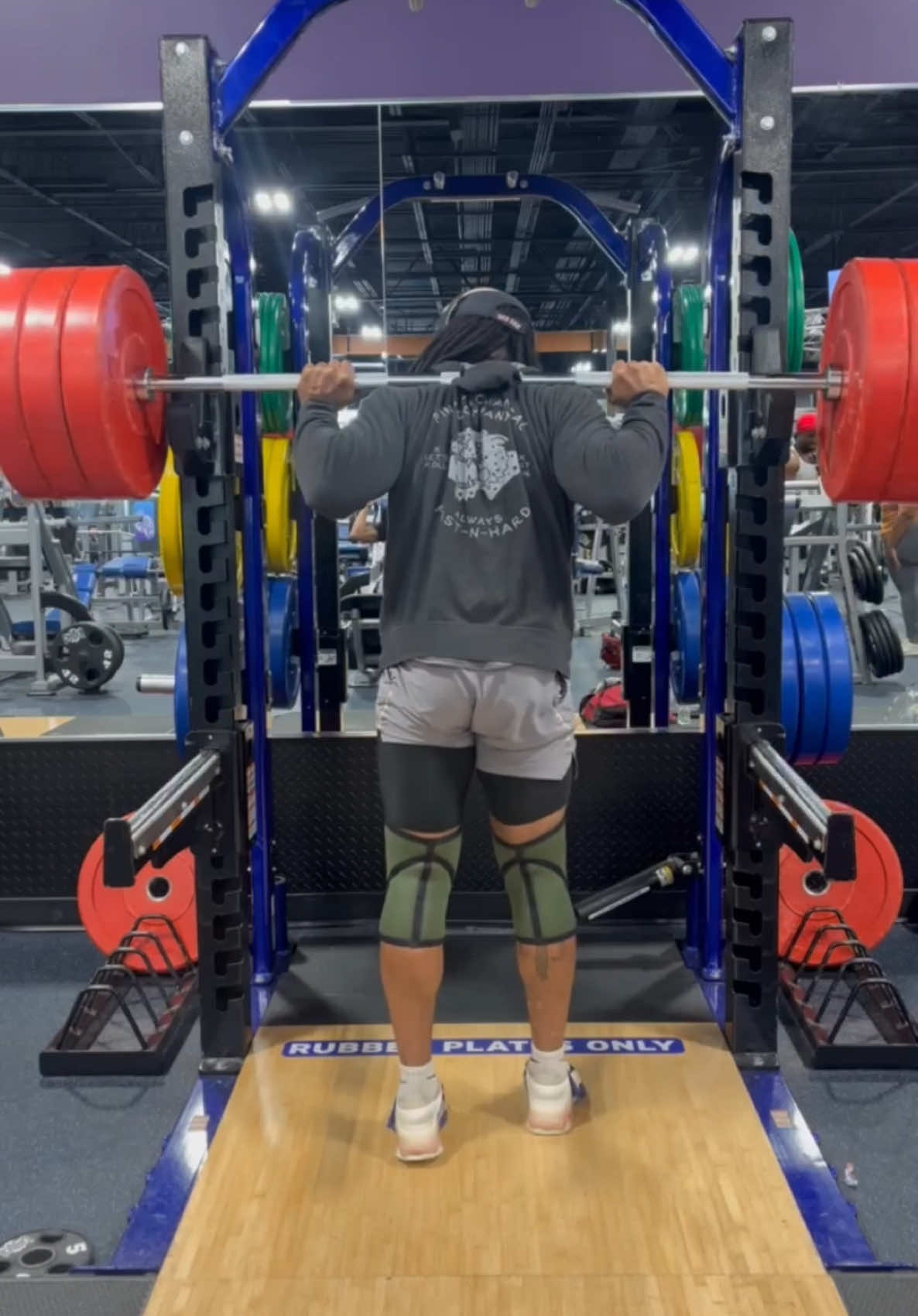 Simple warm up routine prior to a  BARBELL SQUAT DAY #squats #gymmotivation #fyp #charlottenc #charlottepersonaltrainer 