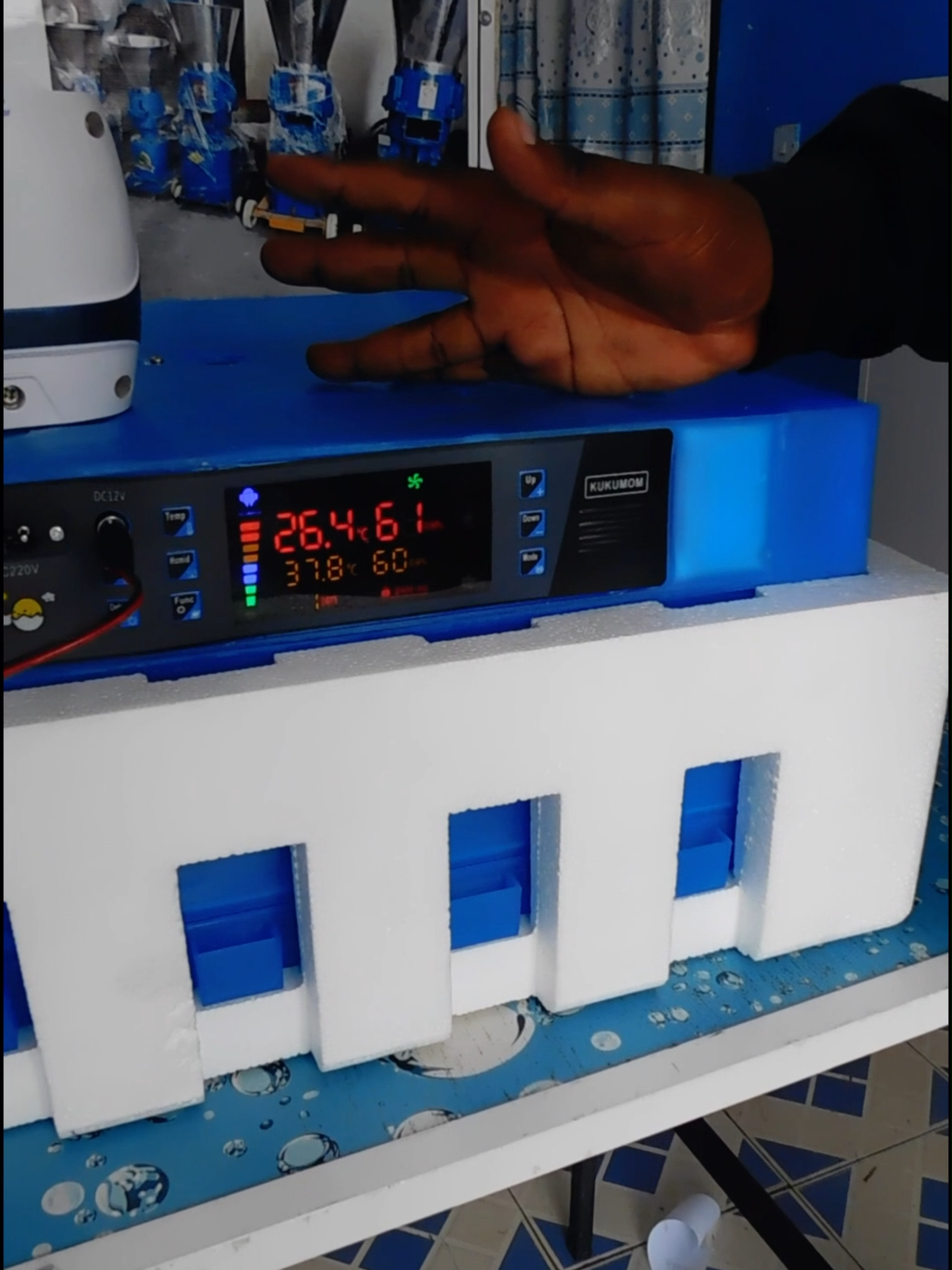 DEMO of how our 64 eggs incubator used DC power. All our small capacity eg incubators ie 64, 128, 192 and 204 eggs can use DC power meaning they can be powered by solar. So if you live in an area with no electricity connection don't worry, you can still have an egg incubator. Contact us on 0710 90 56 96 to order yours. We do free deliveries countrywide, whereby you can pay upon delivery. or visit us in Nairobi, along Outer-ring road Kariobangi, next to Kiamaiko Bus stop. (on your way to Allsops) #solar #eggincubator #poultry #fyp #chickenfarmer