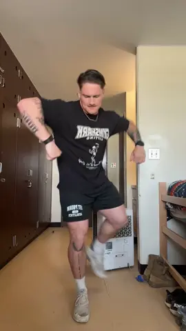 ON THE DANCE FLOOR!! 🔥