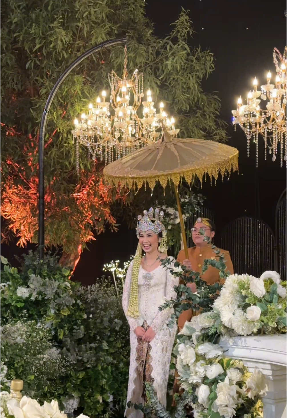 Some songs hit differently when your heart finally knows what love feels like. Thank God I Found You🥹🤍 #fyp #foryou #foryoupage #masukberanda #wedding #weddingday #weddingcontentcreator #behindthescene #thankgodifoundyou #bermemori 