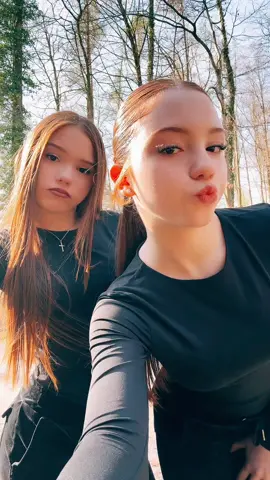 🫶🏻 #trendy #twins #dancer #sun #happiness #trendingvideo 