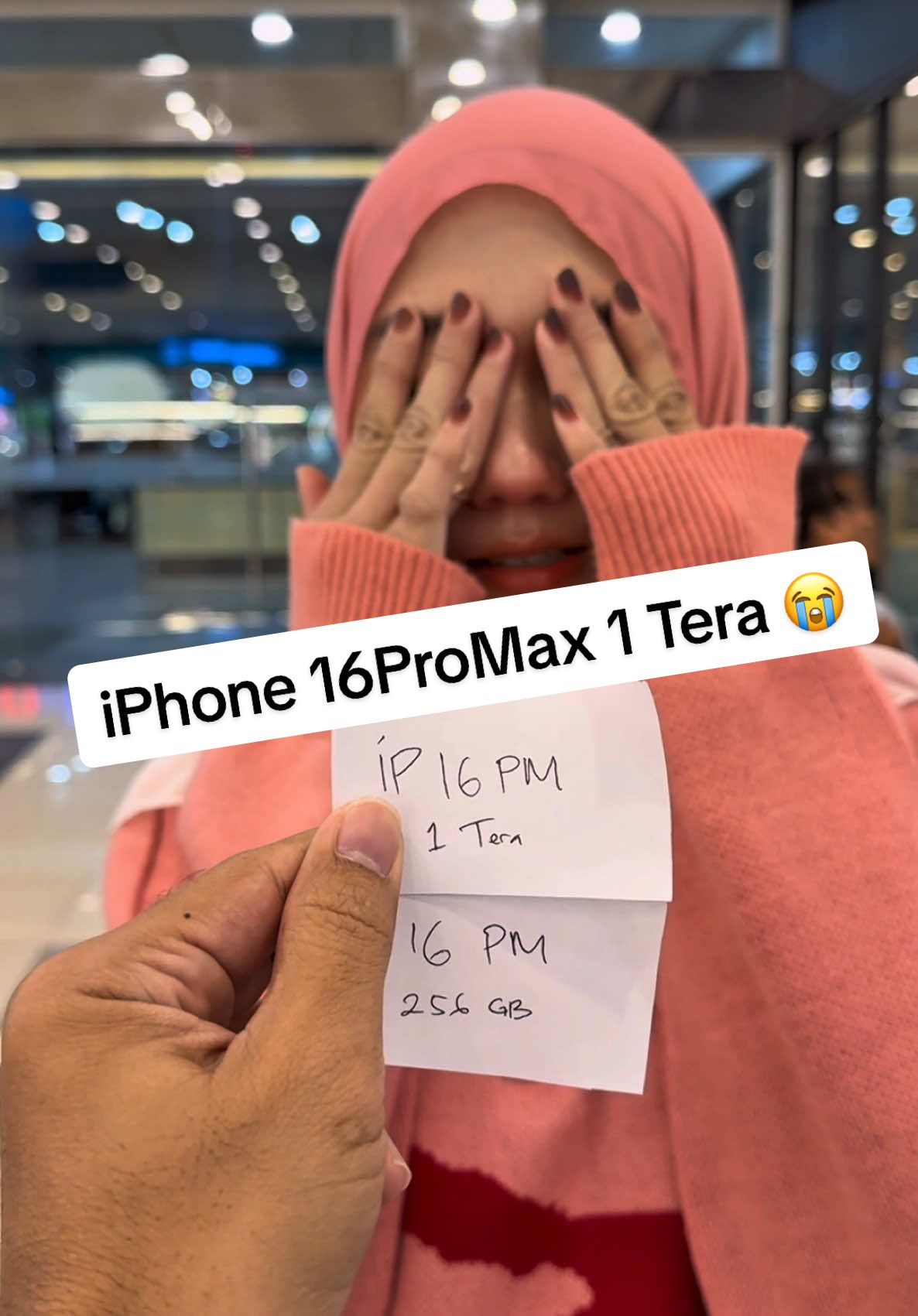 Alhamdulillah bisa tepatin janji ke istri 🙏🏻😭 Kalau sehari dapet 1000 dolar lagi langsung beliin iP 16 ProMax Biasanya beli iPhone bekas 😭