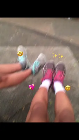 tukeran sepatu katanya #fotolive #Running #runningdate #fyp 