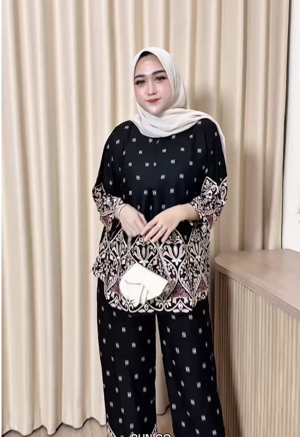 One set rayon yang nyaman banget buat daily nih, udah punya motif terbaru ini belum nih bestie?🥰🤗