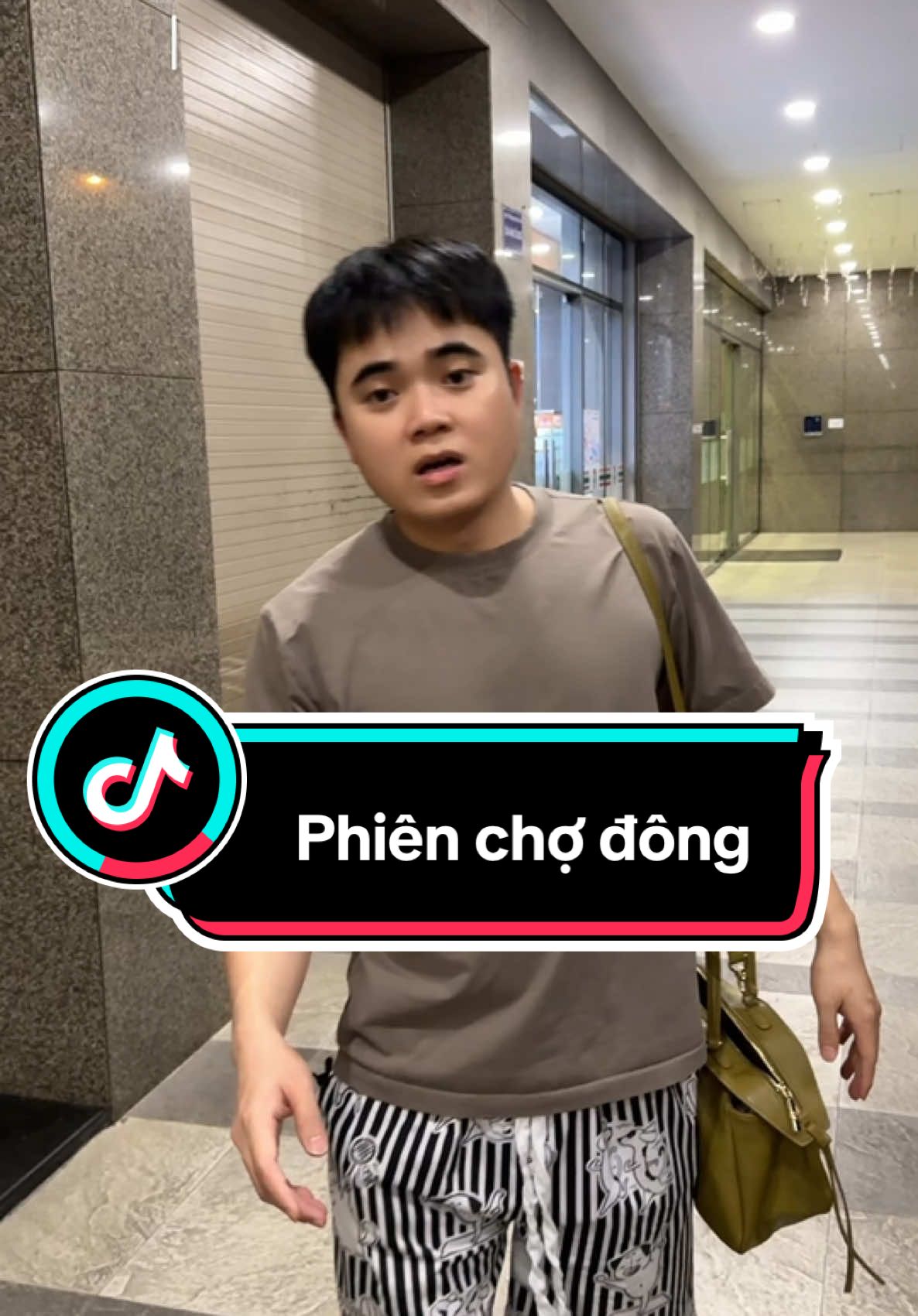 Phiên chợ đông dạo này đông thiệt @HAHA 