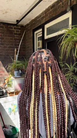 Supa cutee  #peakaboo #knotlessbraid #nstyles #foryoupage #southlondon #viralvideos #largeknotlessbraids 