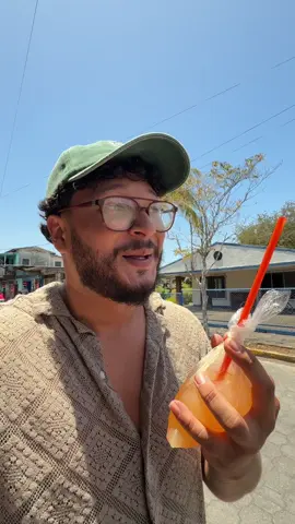 Recomiéndenme más comida y DONDE CONSEGUIRLA 🙏🏽. Al final gasté $3.80 (dólares) en todo lo que vieron en el video, sip #nicaragua me está enamorando.  Buena gente, muy seguro y muy rico. #panama #ometepe 