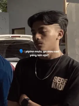 kalo ditanya knp harus milih dia sebagai idola kan yg lain banyak, karena yg bisa bikin gw salting, bikin gw ketawa
