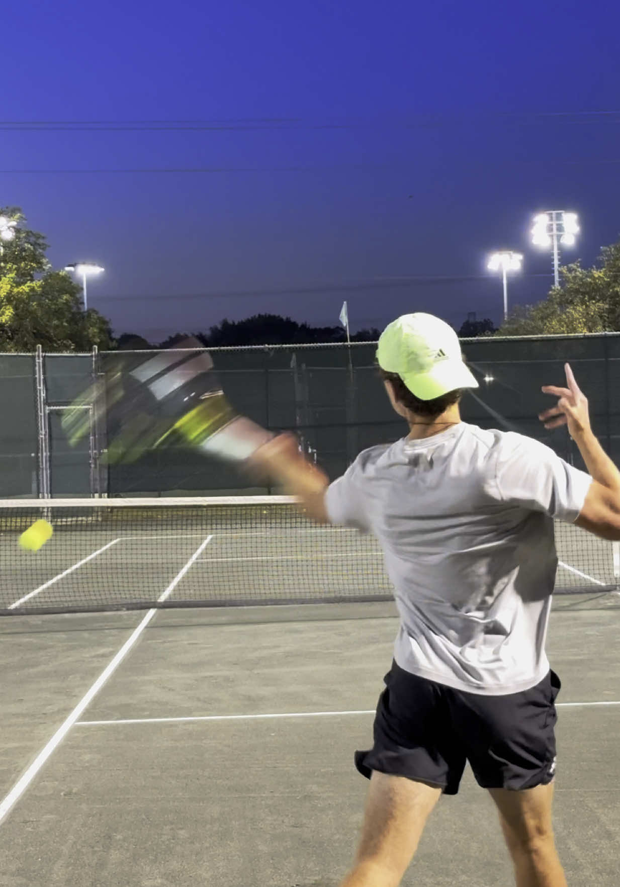 Rapid fire under stunning blue sky 🔥☄️ #tennis #tennisplayer #tennisvideo #forehands #tennispractice #footwork #intensity #clay #sunset #claycourt #nightsesh #underthelights #d1tennis #d1athlete #collegetennis #fyp 