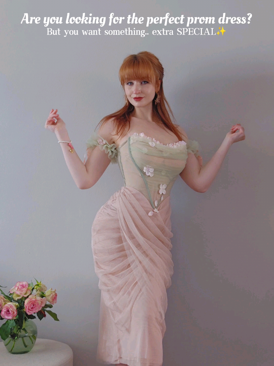 Looking for the perfect prom dress? 👑 I've got you! With one of these dresses you will shine bright ✨️ and maybe you're even voted prom queen 👸🏻  All dresses are from @lacemadeofficial: 💜: The Age of Adaline Corset Dress 🧚‍♀️: Écoute Les Fleurs Tomber Dress 🐚: 