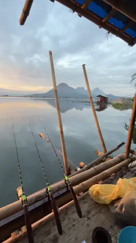 Gasss spot jatiluhur karadak Rakit kang @iankaradak ikann semuaa🎣🎣 #jatiluhurpurwakarta #paranggombongpurwakarta #katakatamancing #mancingliar #cirata #saguling #sadawarna #jatigede 