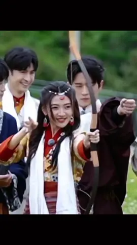 Ada mentornya di belakang ngajarin.  #梁洁 #丞磊 #liangjie #chenglei #randomtour #varietyshow #foryou #fyp 