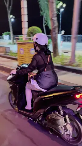 + 1 máy yên sau không ai ngồi có biển số rồi báo thui mà xe dơ 🤣🤡❤️‍🩹 #CapCut #vario125new #varionistyindonesia #thanhtruc #xezin #vario #xh #biensodep #binhduong #bicauled #donxekieng #bismillah 