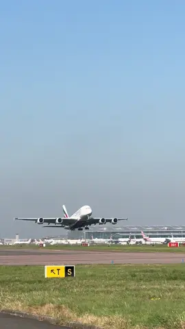 🇦🇪Emirates A380 and 🇶🇦Qatar Airways A380 take off from Heathrow Airport #a380 #airbus #heathrowairport #aviation #airplane #qatar🇶🇦 #emirates #viral_video #planespotting #shorts #fyp #airbusa380 #plane @Emirates crew🇦🇪✈️ @Emirates @Qatar Airways 