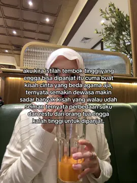 ngeliat orang disekitar aku engga direstuin karena beda suku dan mesti selesain hubungan baik-baik ternyata lebih sakit yaa, yang difase ini semangat🥹✨🤍
