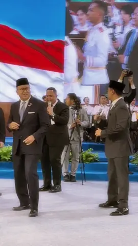 Lihatlah mereka!#lewatberanda #indonesia #pedulisesama #lansiapejuangnafkah #donasi #sad #sadstory 