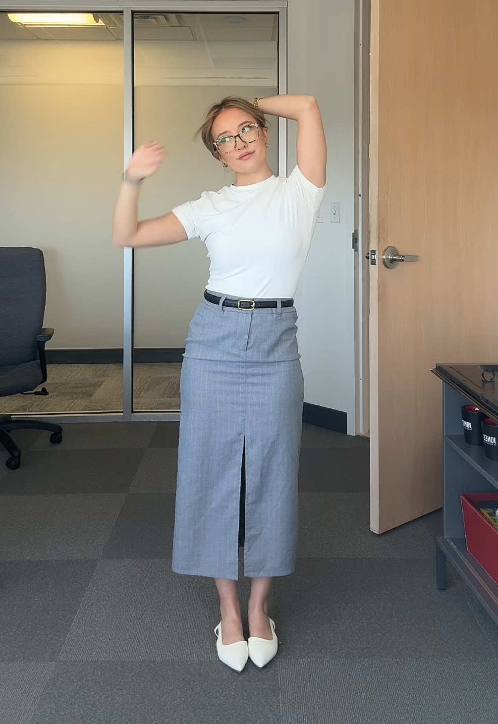 So grown in this fit 📆📉📊👩‍💼🗄️📇  #workoutfit #pr #businesscasual #corporatefit #corporateoutfit #officeoutfit #workoutfit #workwear #skirt #spring #sabrina #yuh 