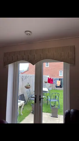 Fitting complete ✅ #pelmet #middlesbrough #pelmetdesign #windowdressing #shaped #instahome #glamhome #glamhomedecor #interiordesign #standout #nationwidedelivery #homeinspo #inspohome #bespoke #trim #homedecor #fyp #foru #fouryou #foryoupage❤️❤️ #viralvideos #viraltrend @gwen 