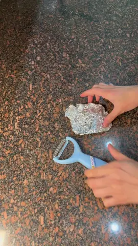 Genius life hacks from mom #lifehacks #tiktokhacks #tiktokhacks #viralhacks #homhacks #momhacks #diyhacks  #DIY #viraltiktok #easytips #fyp #tipsandtricks #viraltiktokvideo #hacks #usefullifetips #homehacks #MomsofTikTok #foil #iron #sharp #knight 