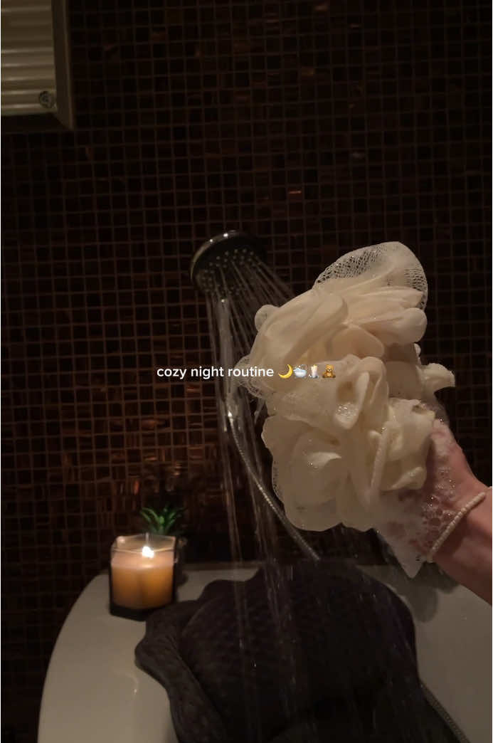 🌙🧸 #eveningroutine #scincare #girlythings #SelfCare #nightroutine #cozy #capcut_edit 