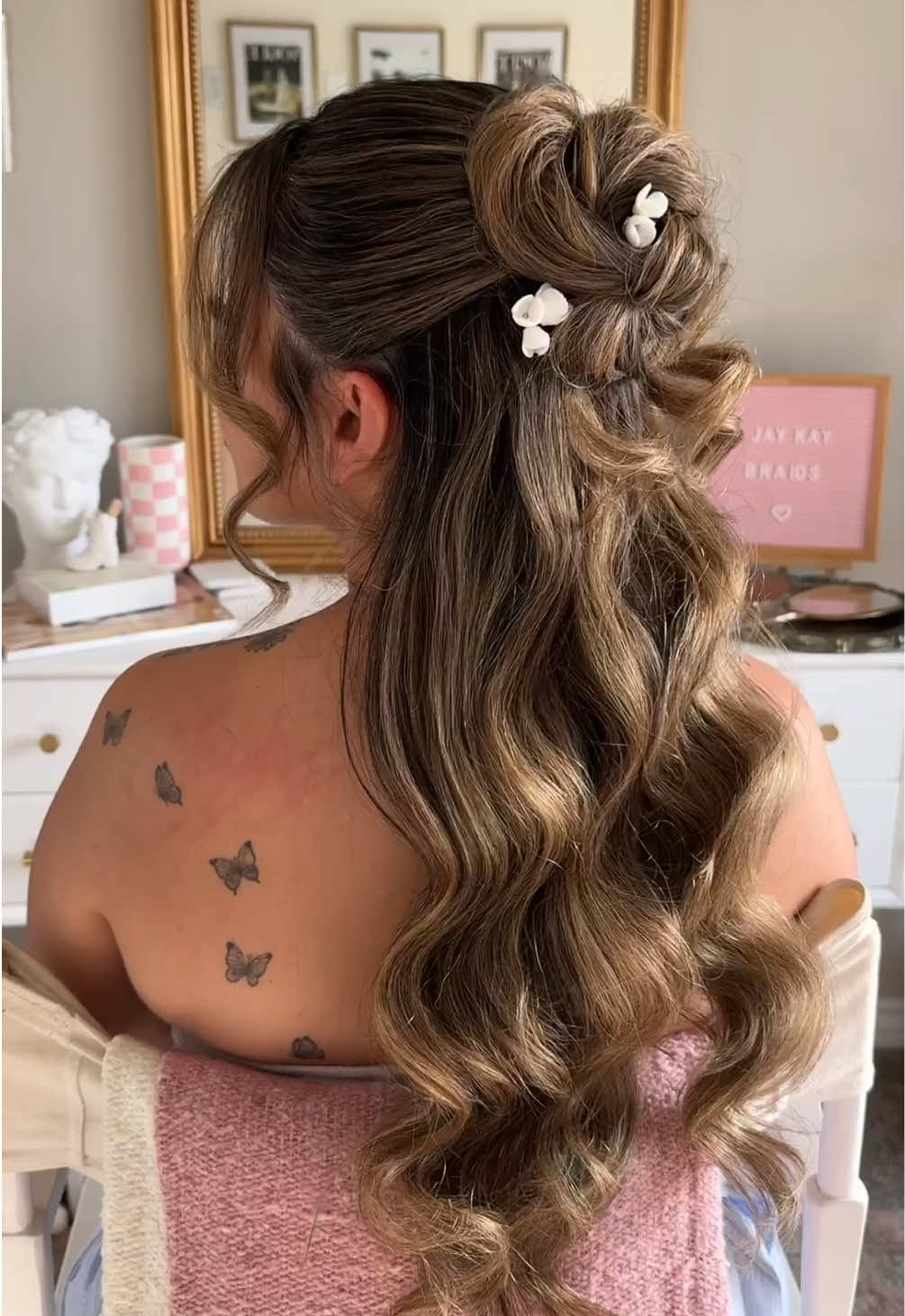 Bridal Halfup hairstyle ft. Our Firenze Pins 🤍 . Shop all bridal accessories through our website linked in our bio!  . #engaged #bridalhair #weddinghair #halfuphalfdown 