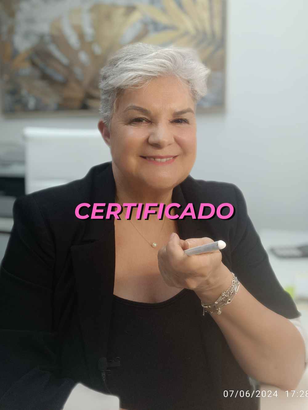 🚨 El certificado que puede salvar tu casa de un okupa 🏠 ¿Sabías que el certificado de morada es una de las mejores pruebas legales para demostrar que una vivienda es tuya… y no del okupa? 📌 Con este documento puedes: ✔️ Acelerar un juicio. ✔️ Facilitar la actuación de la policía. ✔️ Proteger tu hogar antes de que sea demasiado tarde. 🗂️ ¿Dónde se consigue? En la Dirección General de la Policía, comisarías provinciales o en la Oficina de Extranjería. 🔁 Comparte esto antes de que sea demasiado tarde. 💬 ¿Quieres que hablemos más de este tema en un directo? Déjalo en los comentarios. #Okupas #Vivienda #PropiedadPrivada #CertificadoDeMorada #Desalojo #SeguridadLegal #DefiendeTuHogar
