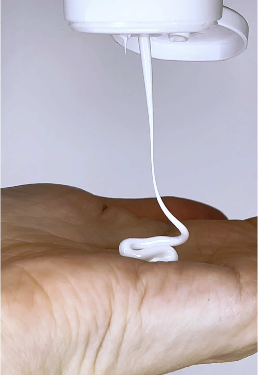 Laroche Posay Cicaplast Balm B5 — a must-have for every skin emergency. Soothe. Repair. Repeat. @La Roche-Posay  #cicaplastbaumeb5 #larocheposay #skincareviral #musthaveskincare #recommended #skinhealth #skinhealing 