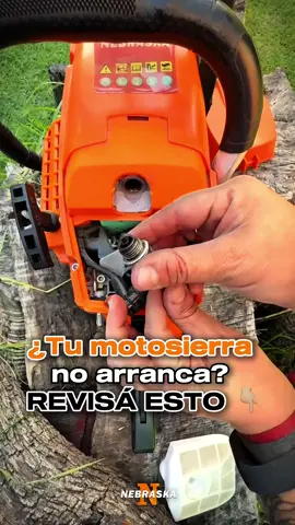 🔧¿Tu motosierra no arranca? Puede ser algo simple. Antes de desesperarte, revisá esto👇 Filtro, bujía y mezcla: tres claves para que funcione perfecto. 💡 Mantenimiento = más vida útil y menos problemas. Dale play al reel y asegurate de tenerla siempre a punto. #Nebraska #Herramientas #Ferretería #Motosierra #pasoapaso #tips #DIY #info