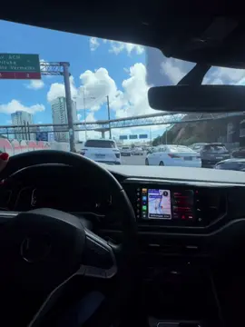 Engarrafamento de todos os dias… mas tranquila por estar fazendo a terapia. 🚗🎶 #nivus #carros #mulheres #sta #henriqueejuliano 