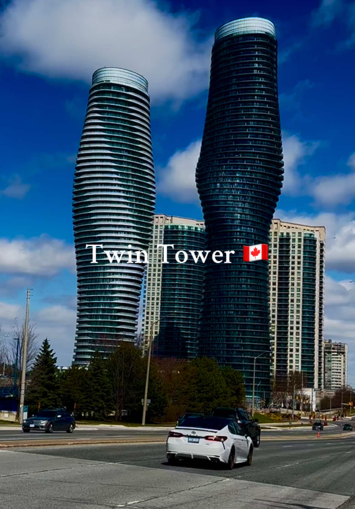 Twin Tower.🇨🇦🥰🍁✈️🫶#fyp #canada #toronto #followers #thisiscanada #followers #thisiscanada #traveltoronto #thingstodointoronto #canadatiktok #twintowers #foryou 