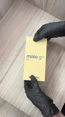 ¡Durabilidad y estilo en el mismo teléfono! 🤩 Conoce el moto G75 5G: resistente, con una cámara increíble para fotos y videos 4K, pantalla superbrillante y sonido de cine. Todo esto con un procesador ultrarrápido y hasta 16GB de RAM.  No te quedes sin el tuyo y pide ya 📲4482-4499 (WhatsApp) Envío gratis a todo el país 🇬🇹 #Tecnología #elegancia #paratii #paraty #viral_video #moto #motorola #motog75 #unboxingvideo #foryoupage #InnovaciónParaTodos #fyp #viraliza 