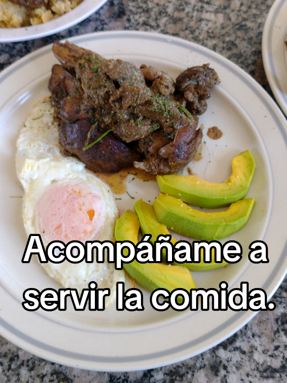 Acompañe a servir la comida.  #amandomiproceso❤️ #fyp #dietacarnivora #carnivorediet #bajartallas #CapCut 