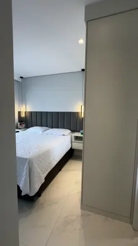 Tour por quarto pequeno de casal com móveis planejados #designdeinteriores #decoracao #moveisplanejados #arquitetura #arquiteturadeinteriores #quartoplanejado #sapateira
