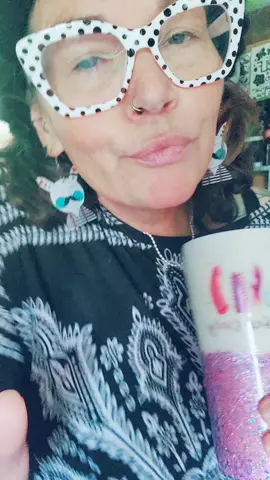 #queenofcrazyhouse #thankgodyourenotmychildpodcast #toomuchtimeonmyhand 