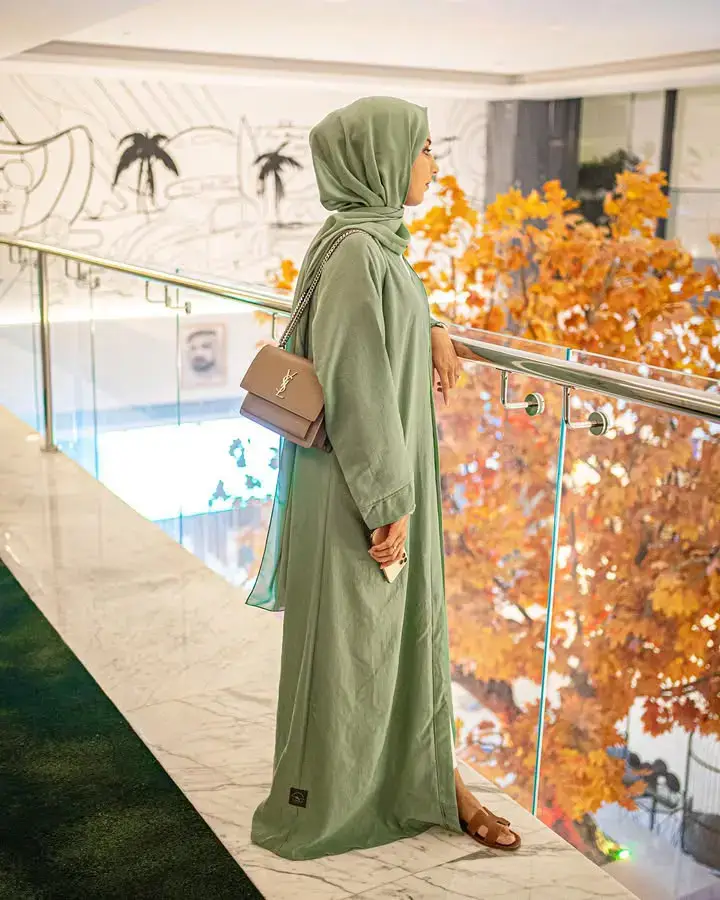 خودتان را تعریف کنید و اجازه ندهید دیگران شما را تعریف کنند. Define yourself, and do not let others define you.